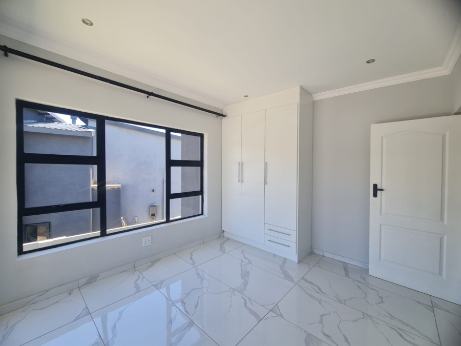 To Let 4 Bedroom Property for Rent in Melodie North West